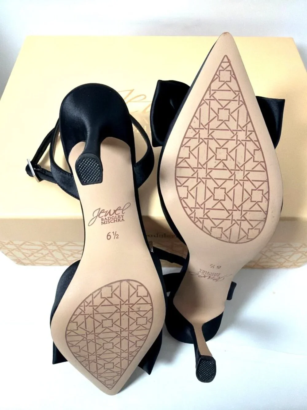 Jewel Badgley Mischka Yanna Womens Black Satin Bow Pointed Toe Heels Size 6.5